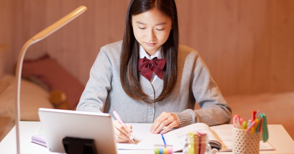 Joscelin Tay 3 Find out how a long school break affects students' post-holiday performance, as we share tips on what you can do to prevent skills loss.
